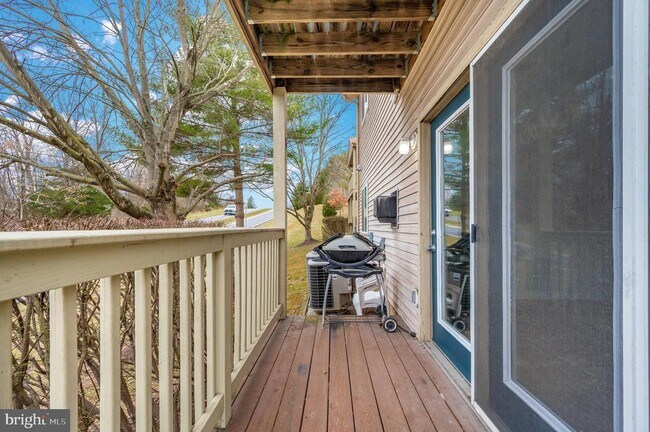 Building Photo - 10247 Redtail Ct
