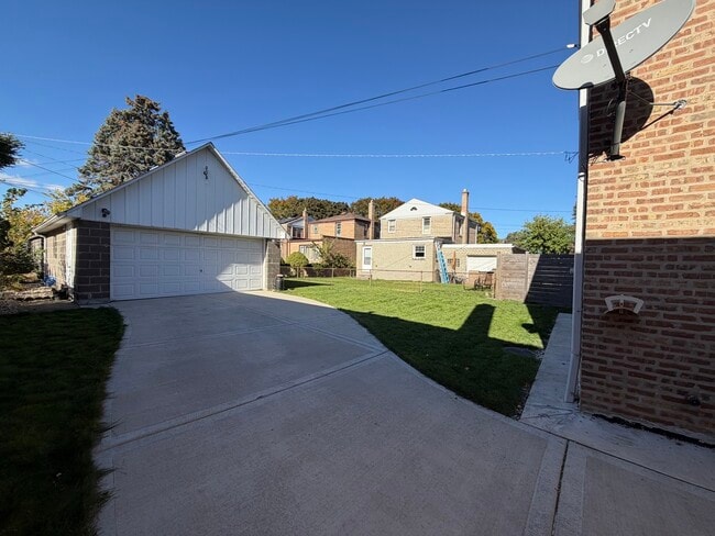 Building Photo - 4148 N Mobile Ave