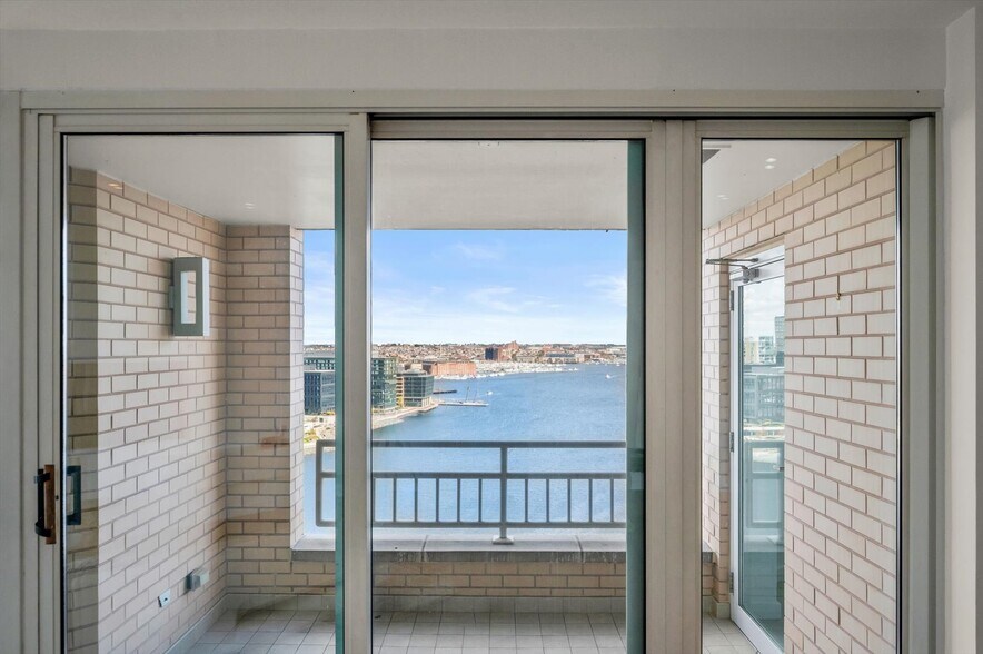 Building Photo - 100 Harborview Dr