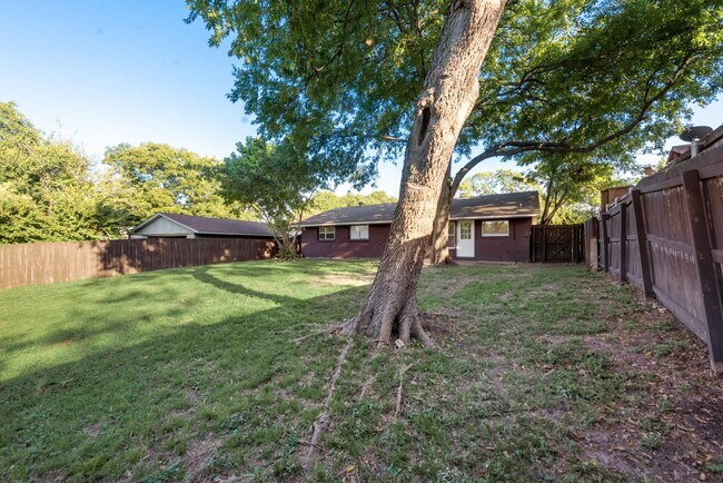 Building Photo - 345 Fieldside Dr