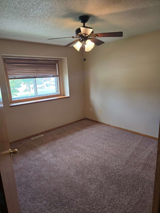 Building Photo - "Charming 3-Bedroom Fargo Home with 2 Full...