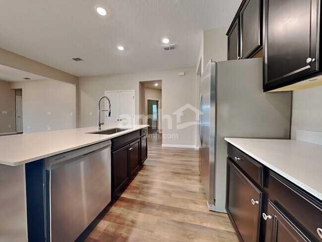 Building Photo - 111 Hemlock Point