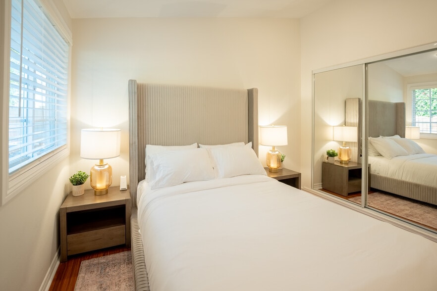 Guest bedroom w Queen size bed. Sealy mattress medium firmness. - 9962 Pacific Ave