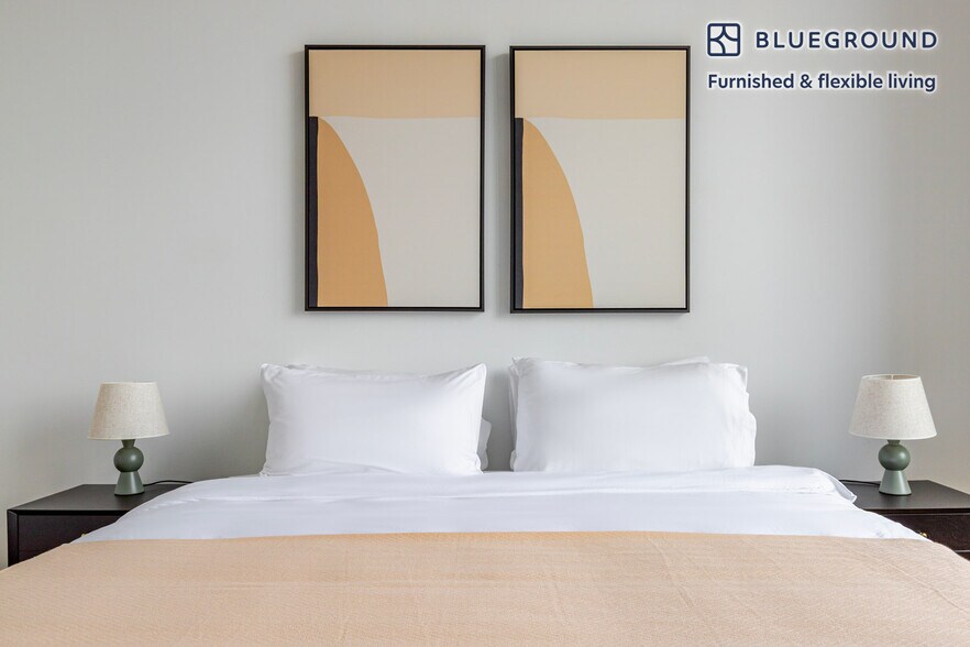 Building Photo - 635 W 42nd St