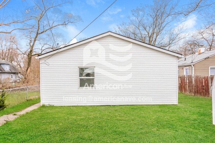 Building Photo - 3031 N Colorado Ave