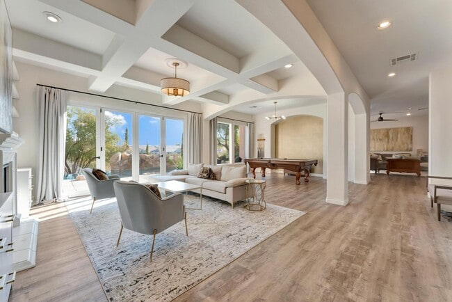 Building Photo - Queensridge Beauty - 5 bedroom on a 1/4+ acre lot