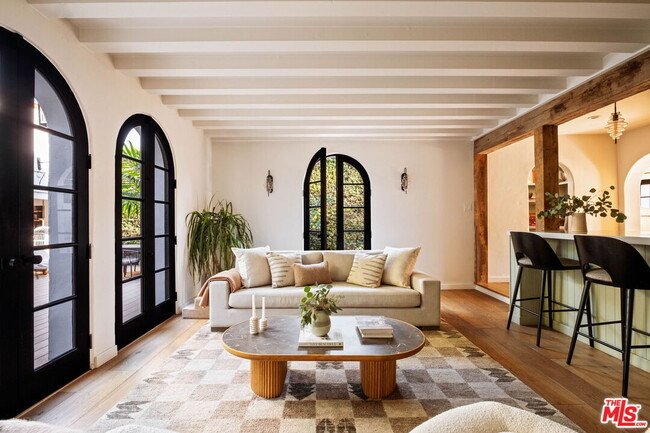 Building Photo - 6677 Maryland Dr