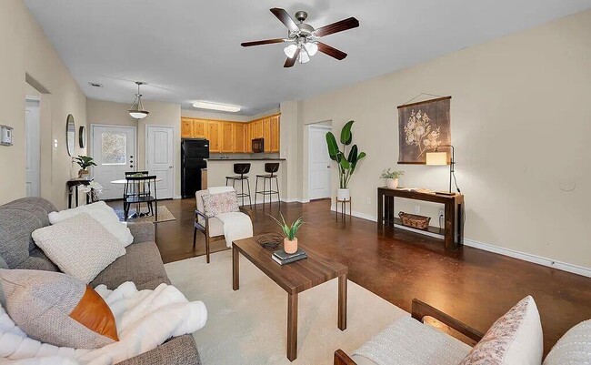 Building Photo - 137 Flat Creek Dr