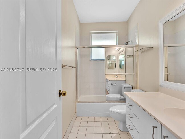 Building Photo - 11335 Lakeshore Dr