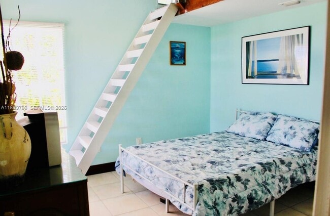 Building Photo - 202 W Canal Dr