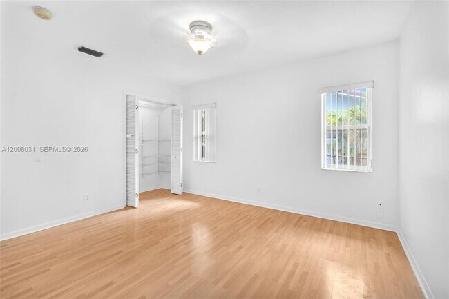 Building Photo - 3441 N Hills Dr