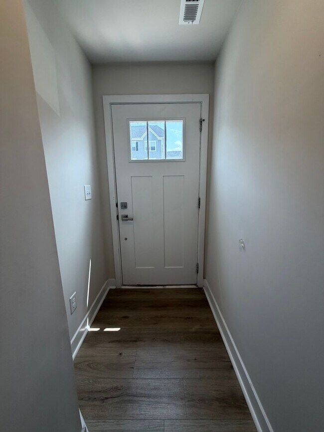Building Photo - 921 Portrush Ln