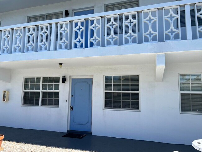 Primary Photo - 3220 NE 10th St