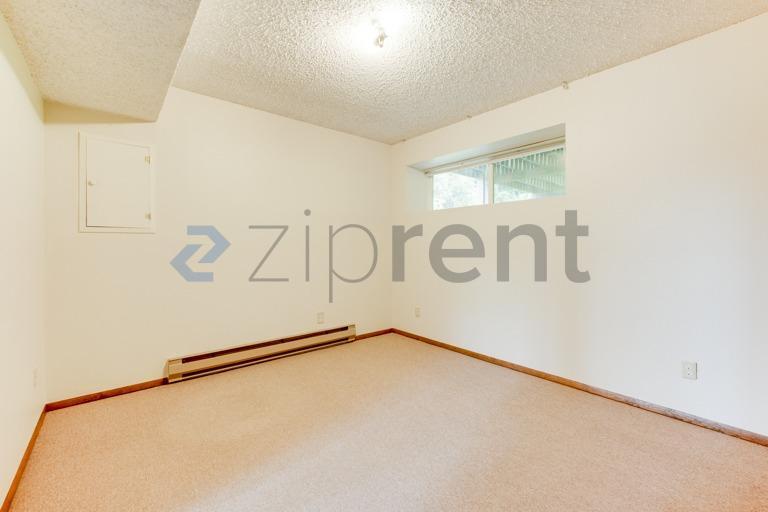 Building Photo - Unit