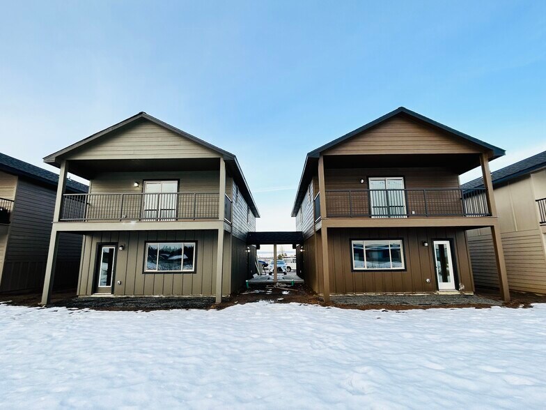 lower patio and upper deck - 9109 W Winona Rd