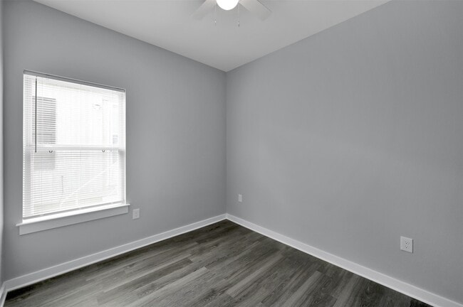 Building Photo - 16646 Meadowcroft St