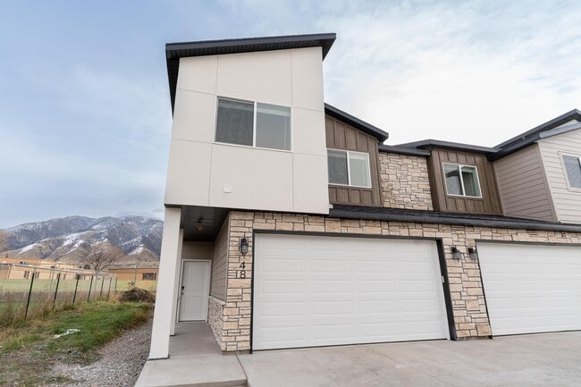 Primary Photo - 48 410 W