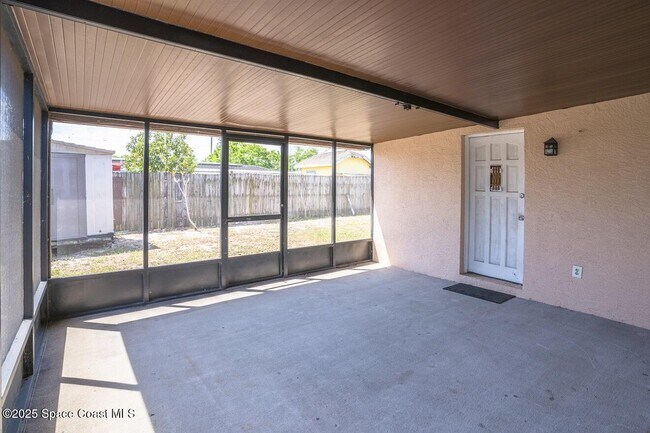 Building Photo - 1393 Stanley Dr