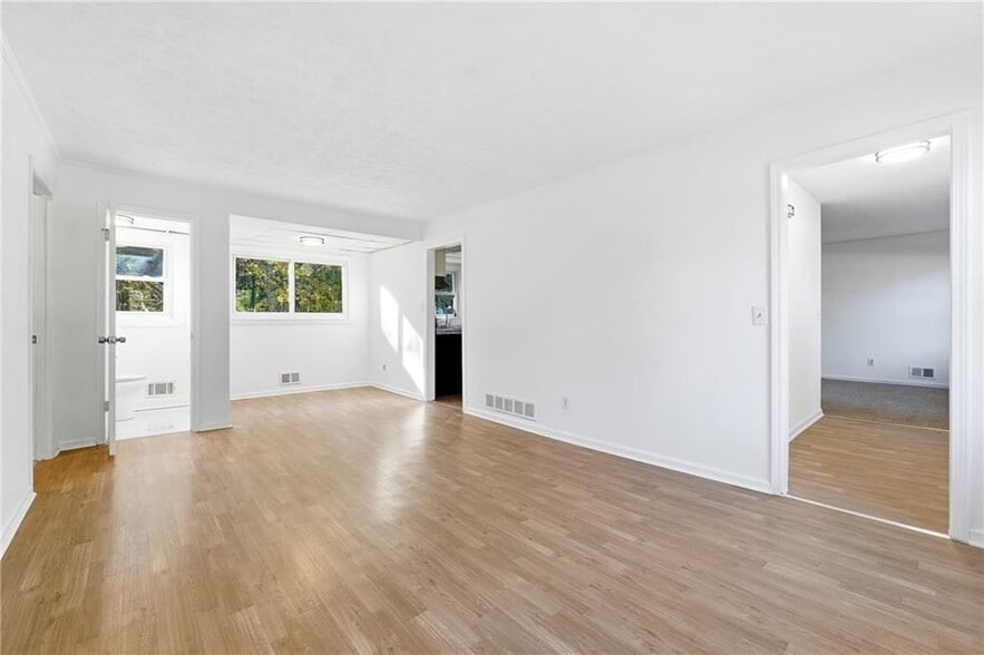 Building Photo - 6917 Laurel Wood Dr