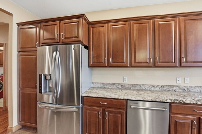 Building Photo - Stunning Appleton Home