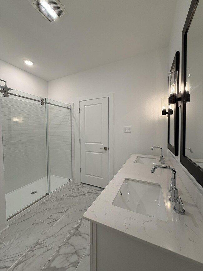 Building Photo - 8338 Bay Oaks Dr