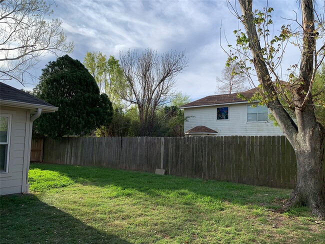 Building Photo - 3611 Stratford Town Ln