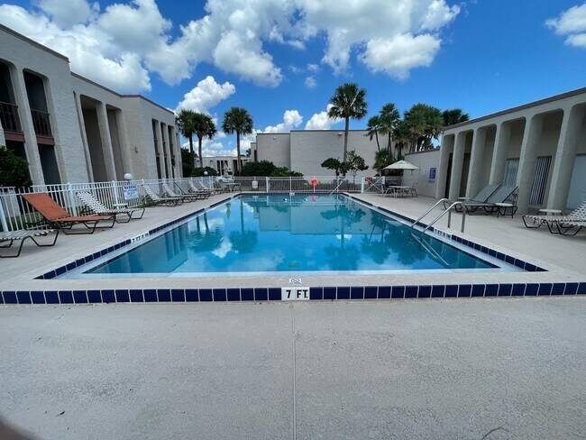 Building Photo - 524 Orange Dr