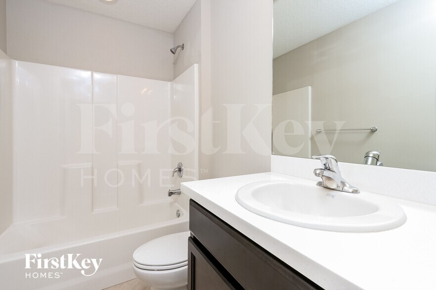 Building Photo - 4477 Southwest