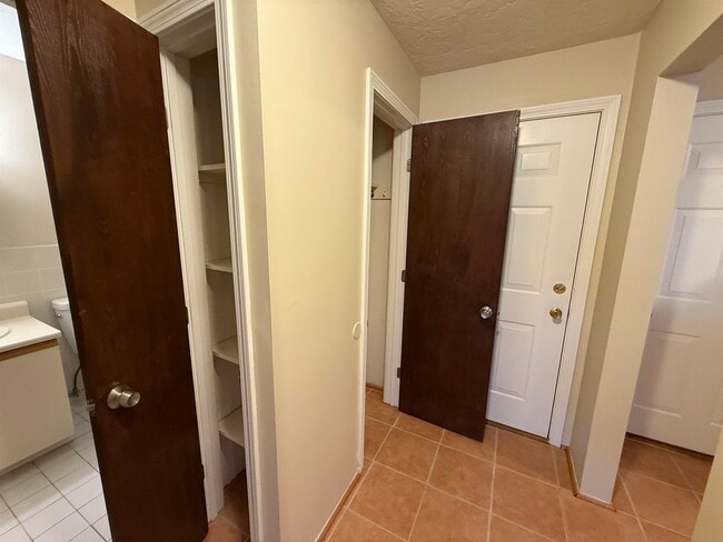 Building Photo - 383 Huse Rd