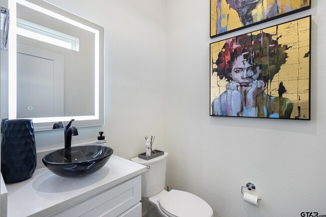 Building Photo - 540 W Erwin St