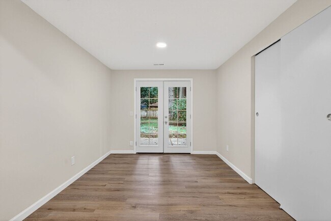 Building Photo - Updated 4BD Lake Oswego Home - Prime Location