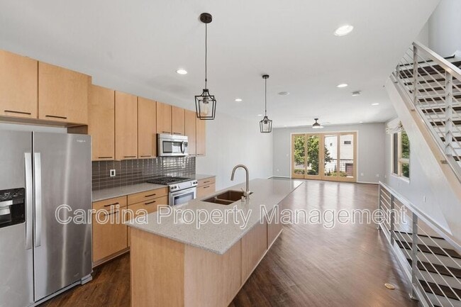 Building Photo - 919 Westbrook Dr