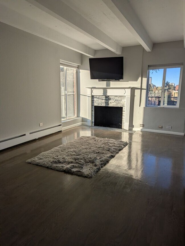 Building Photo - FABULOUS PEARL STREET CONDO IN SECURE BLDG...