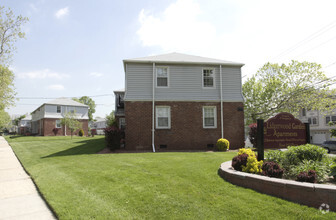 Building Photo - Rosehill Apartments