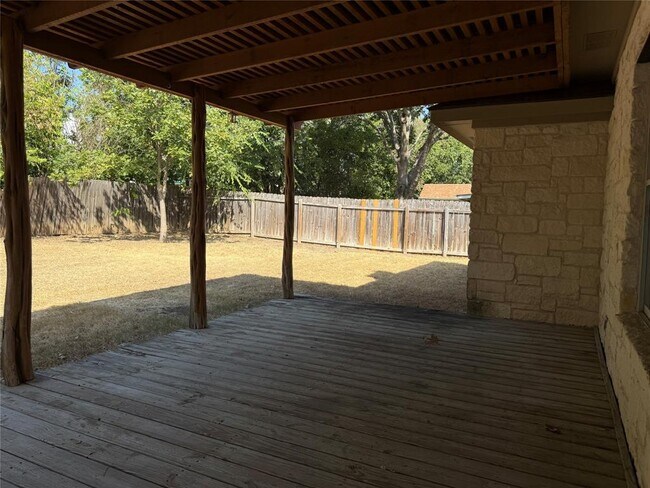 Building Photo - 808 Sunflower Dr