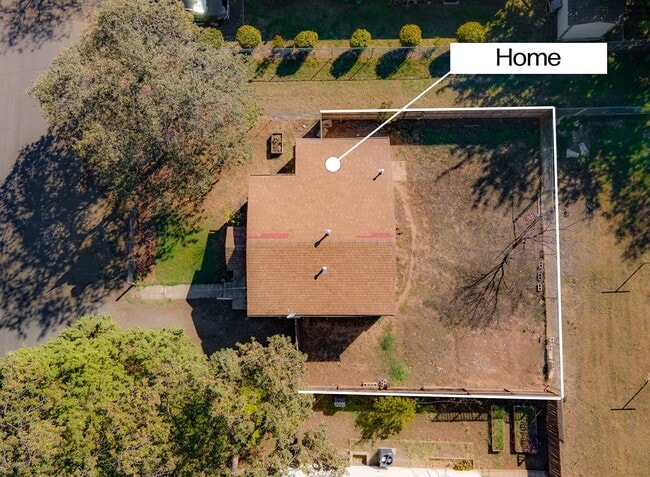 Building Photo - Fully Updated 2/1-Directly Across From 20t...