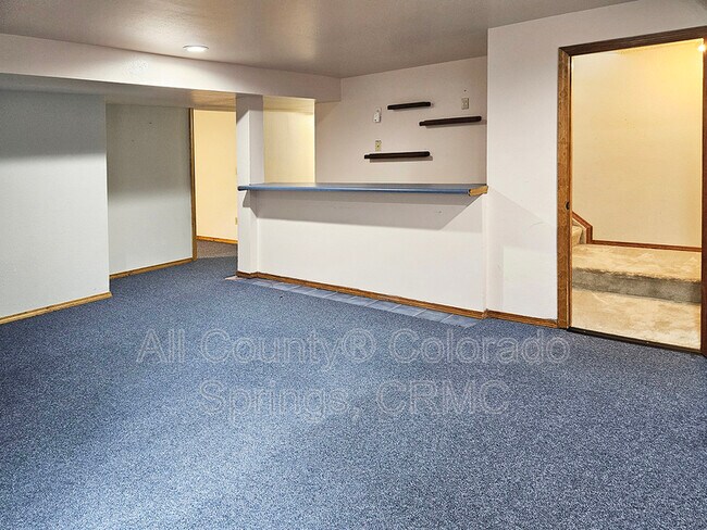 Building Photo - 2615 Helmsdale Dr