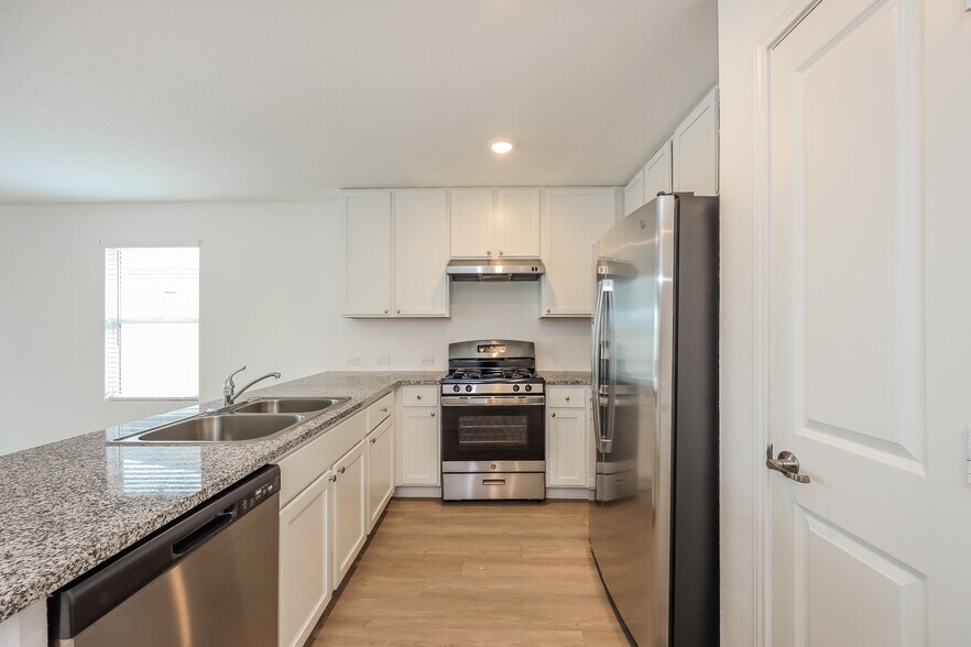 Building Photo - 11915 Cink Dr