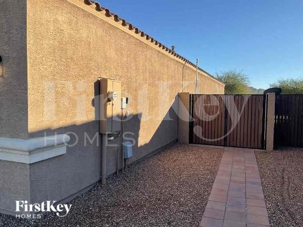 Building Photo - 4151 W Goldmine Mountain Dr