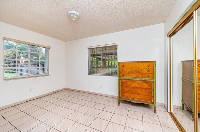 Building Photo - 1832 SW 62nd Pl