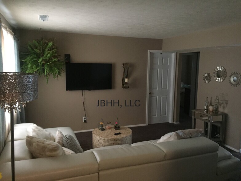 Building Photo - 3207 N Peoria Ave