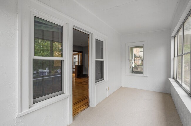 Building Photo - 616 6th Ave SE