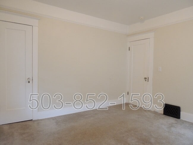 Building Photo - 122 SE 60th Ave