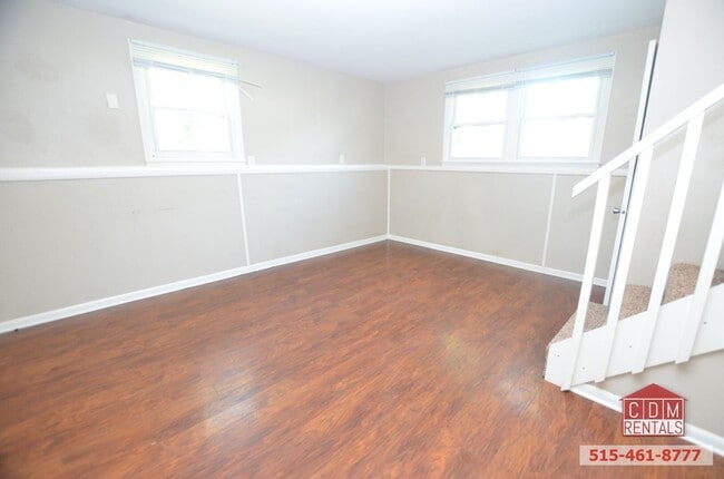 Building Photo - Cute Move-in Ready Duplex!