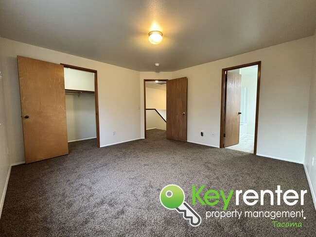 Building Photo - Spacious Northeast Tacoma 3 Bedroom 2.5 Bathroom Home for Rent in Secluded Neighborhood!