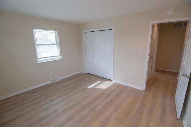 Building Photo - 3713-3715-3715 Hermitage Rd