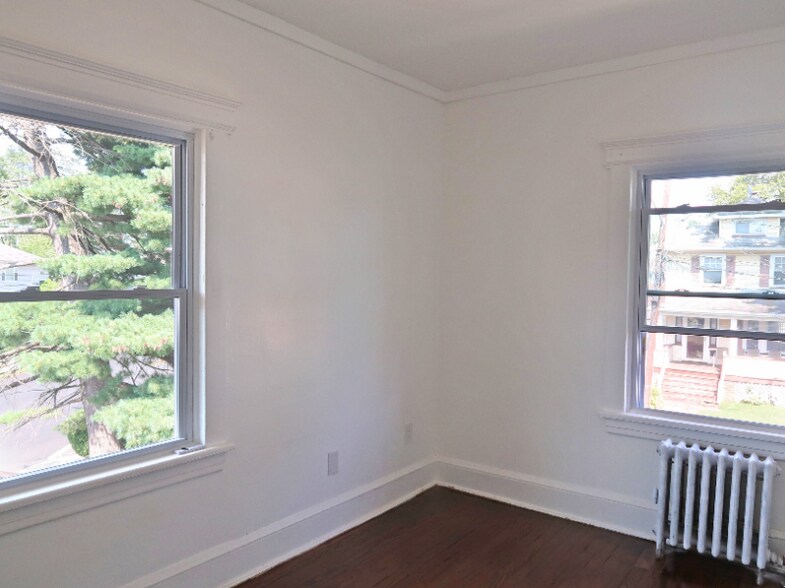 Building Photo - 1286 Oakwood Ave