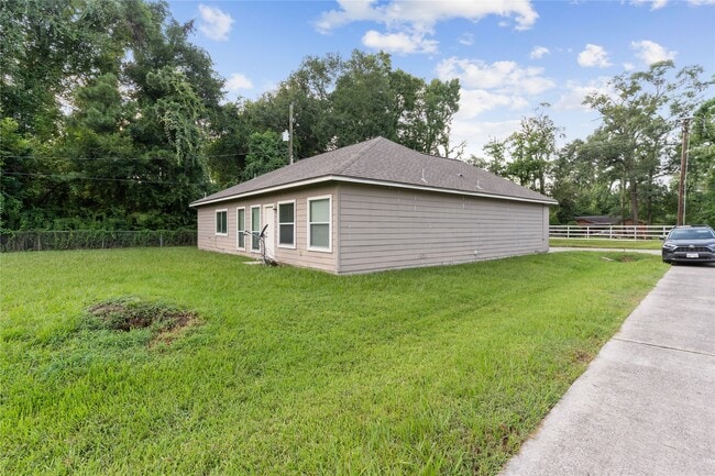 Building Photo - 9104 N Green River Dr