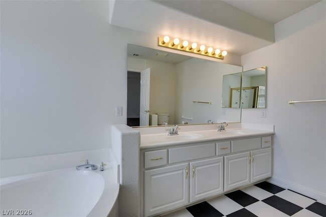 Building Photo - 8825 Fall Green Dr