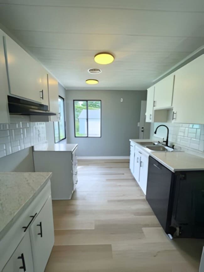 Building Photo - Fully Renovated 3-Bed Home w/ Designer Kitchen & Garage